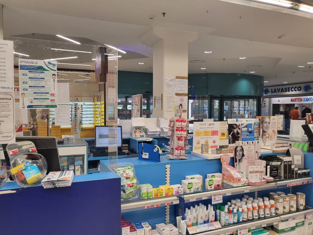 Parafarmacia Gallarate_Qui chiedete info ai nostri Farmacisti