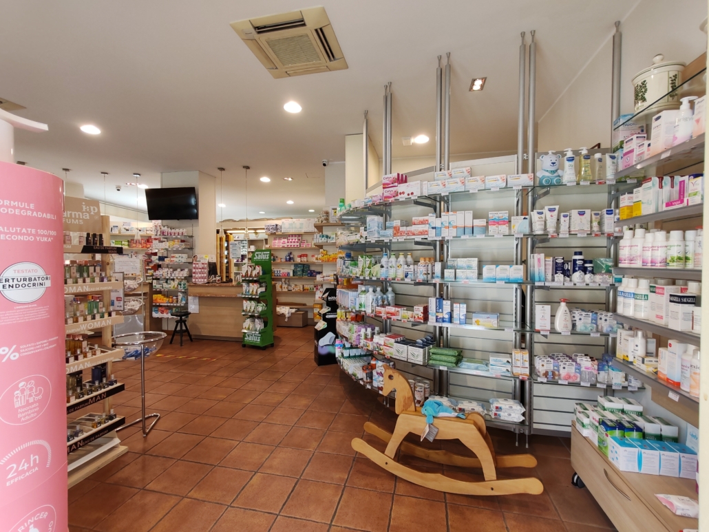 Interno Farmacia Lattuada